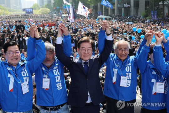 민주당 이재명 후보, 광화문에서 선대위 출정식. 연합뉴스